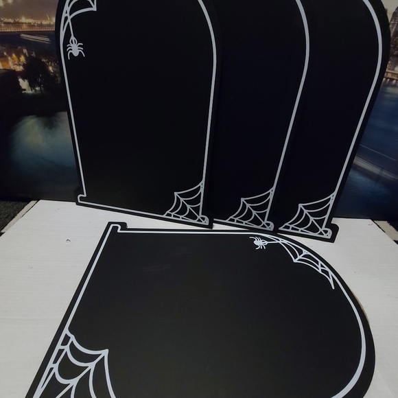 Hanging Chalkboards Tombstone - Picture 8 of 10